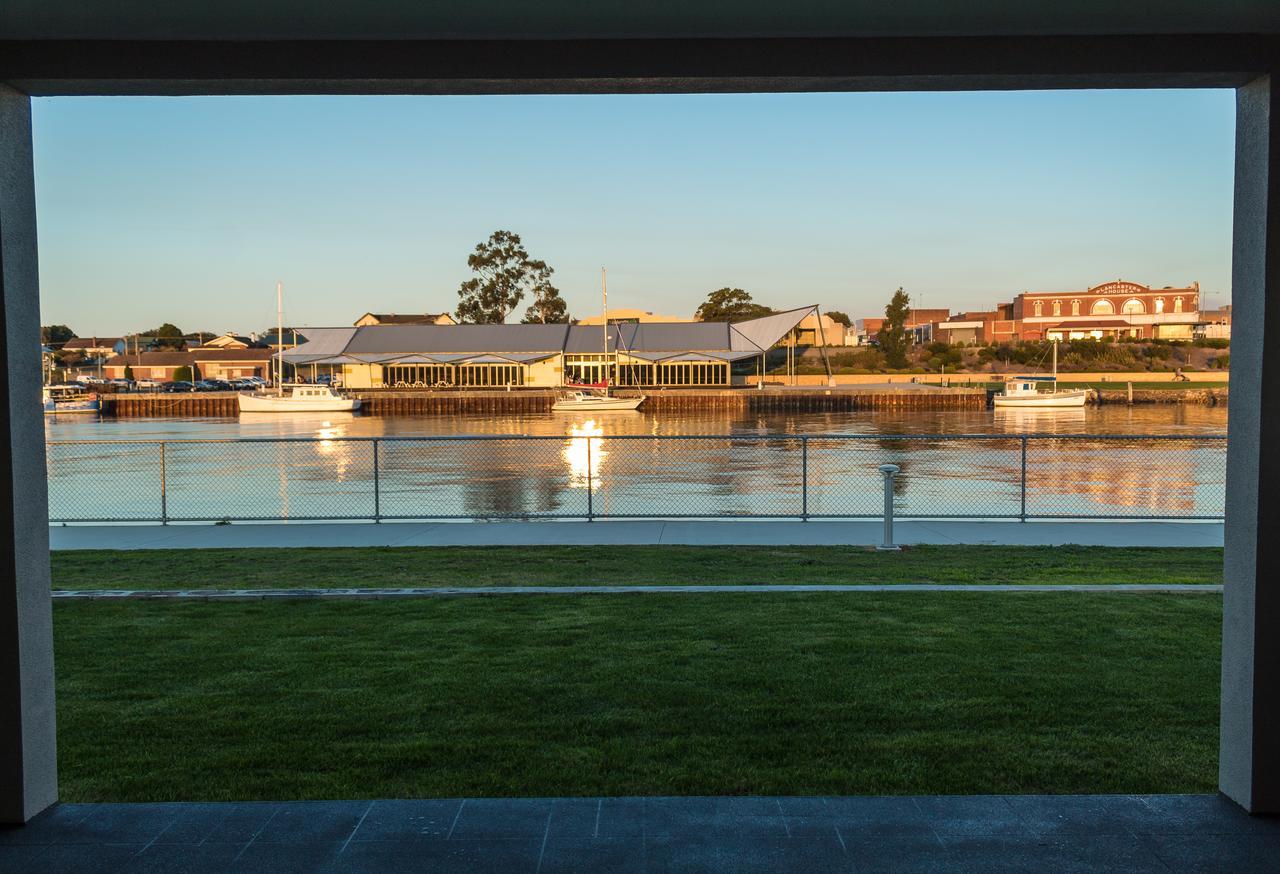 Ulverstone Waterfront Apartments Kültér fotó