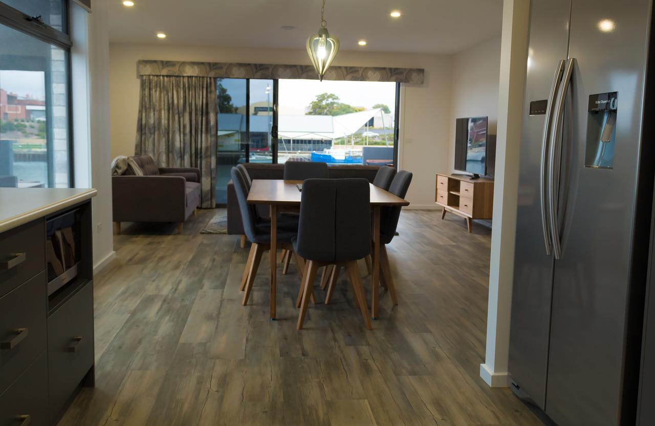 Ulverstone Waterfront Apartments Kültér fotó