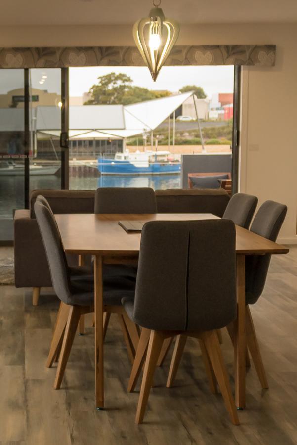 Ulverstone Waterfront Apartments Kültér fotó